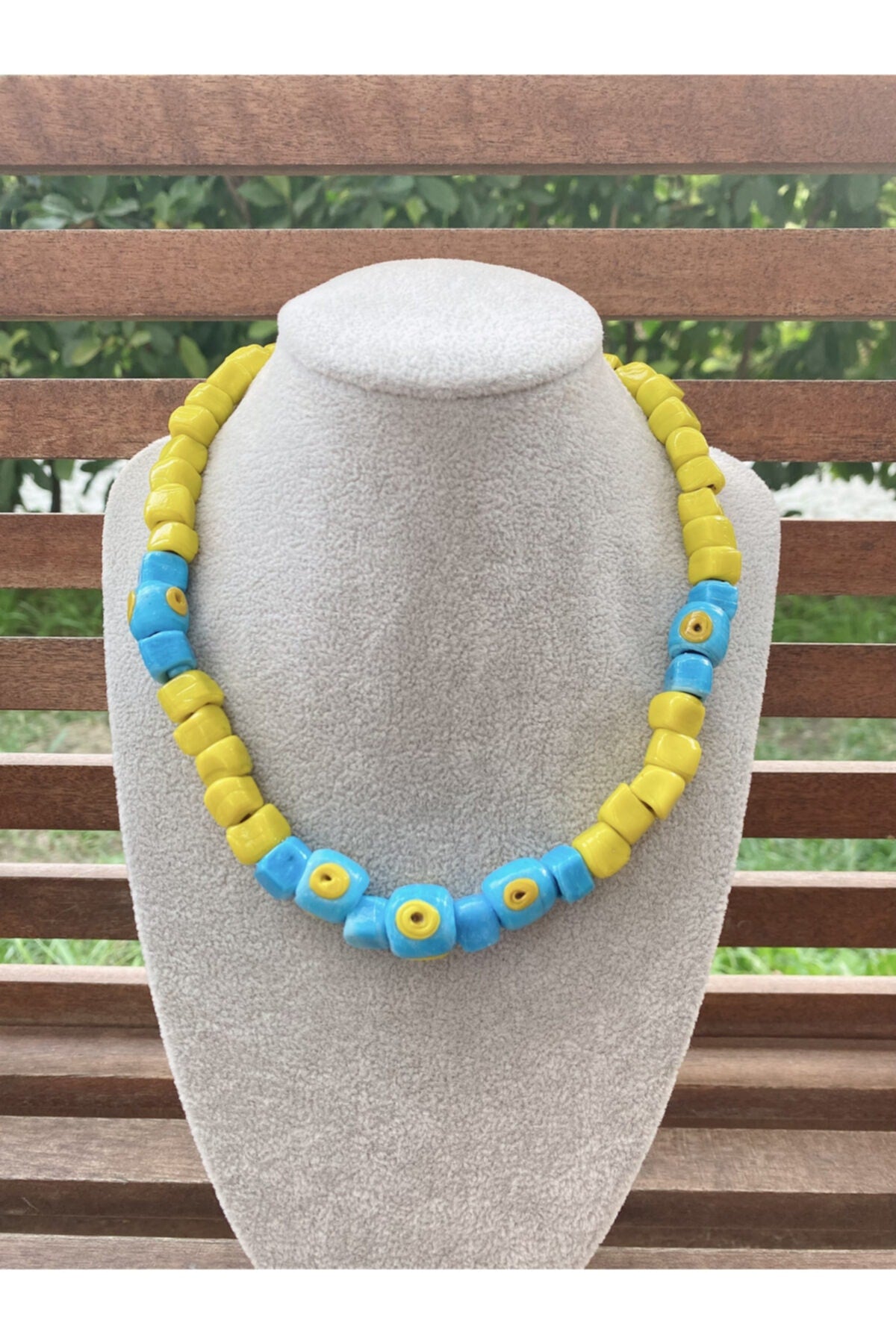 Κολιέ με γυάλινο μάτι στο πλάι