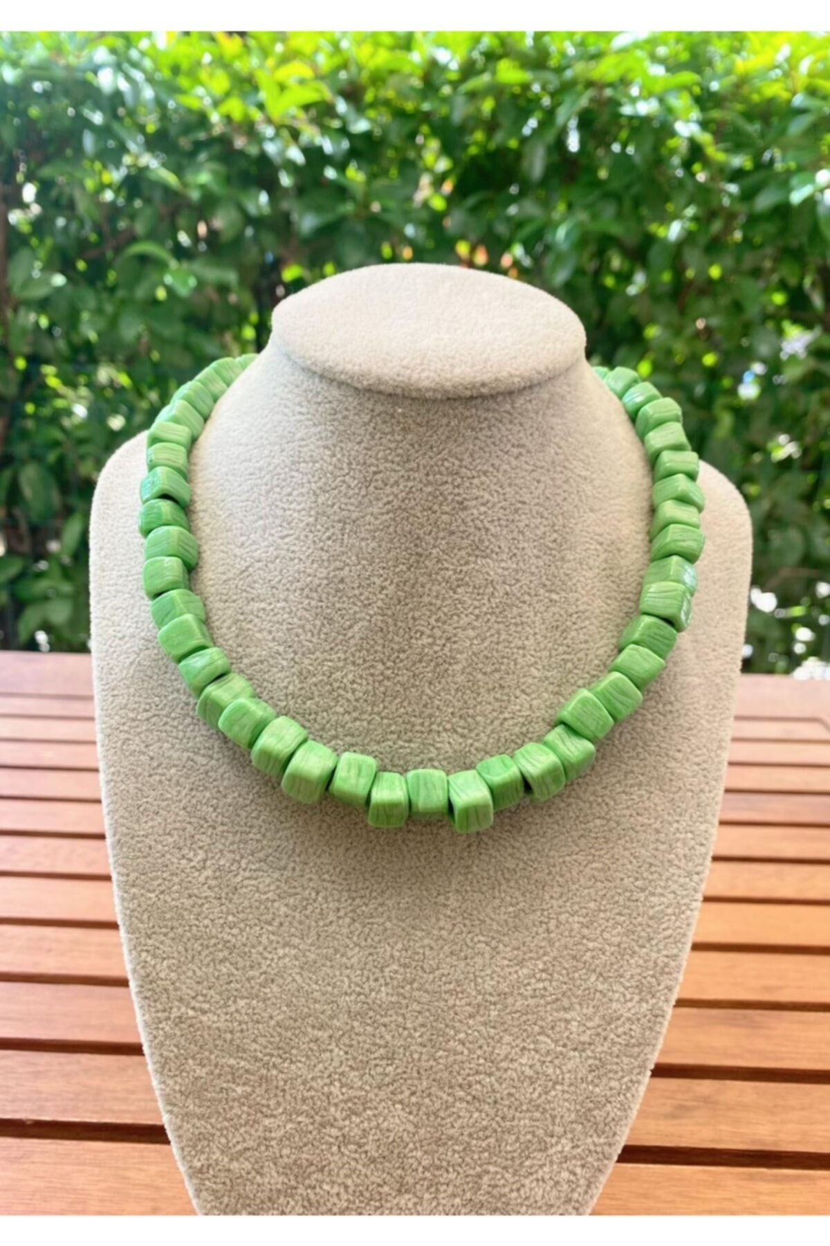 Κολιέ με μέντα και στρας από το Μπόντρουμ