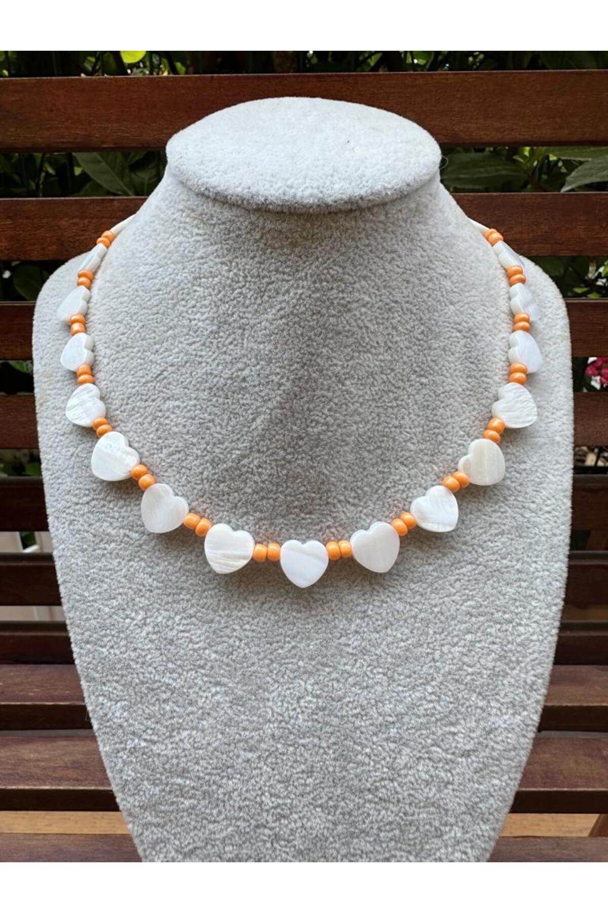 Healing stones collection, heart-shaped mother-of-pearl necklace